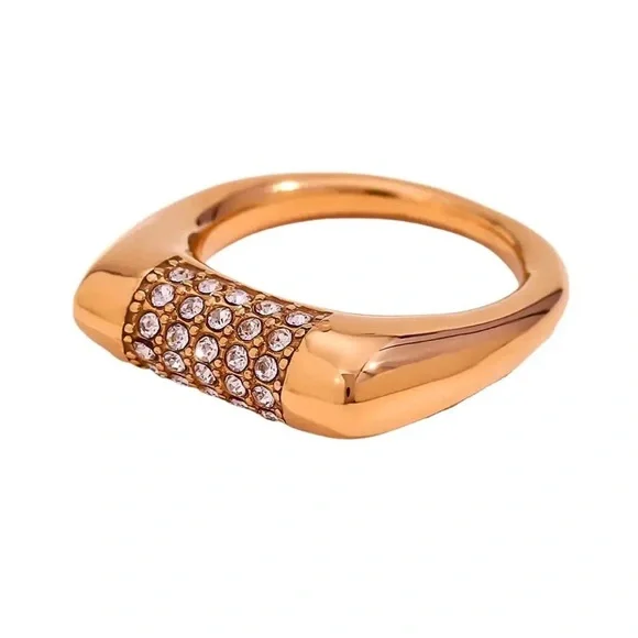 Elegant Gold Chunky Ring with Crystal Accents Size 8 - Picture 1 of 7